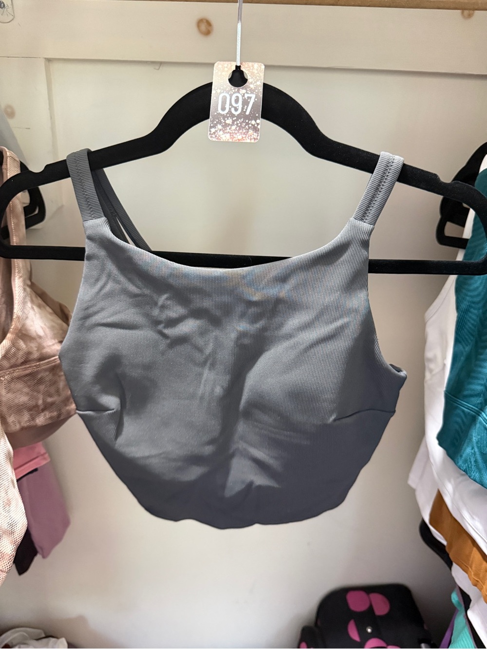 097 lululemon athletica ribbed back twist yoga Gray Sports Bra